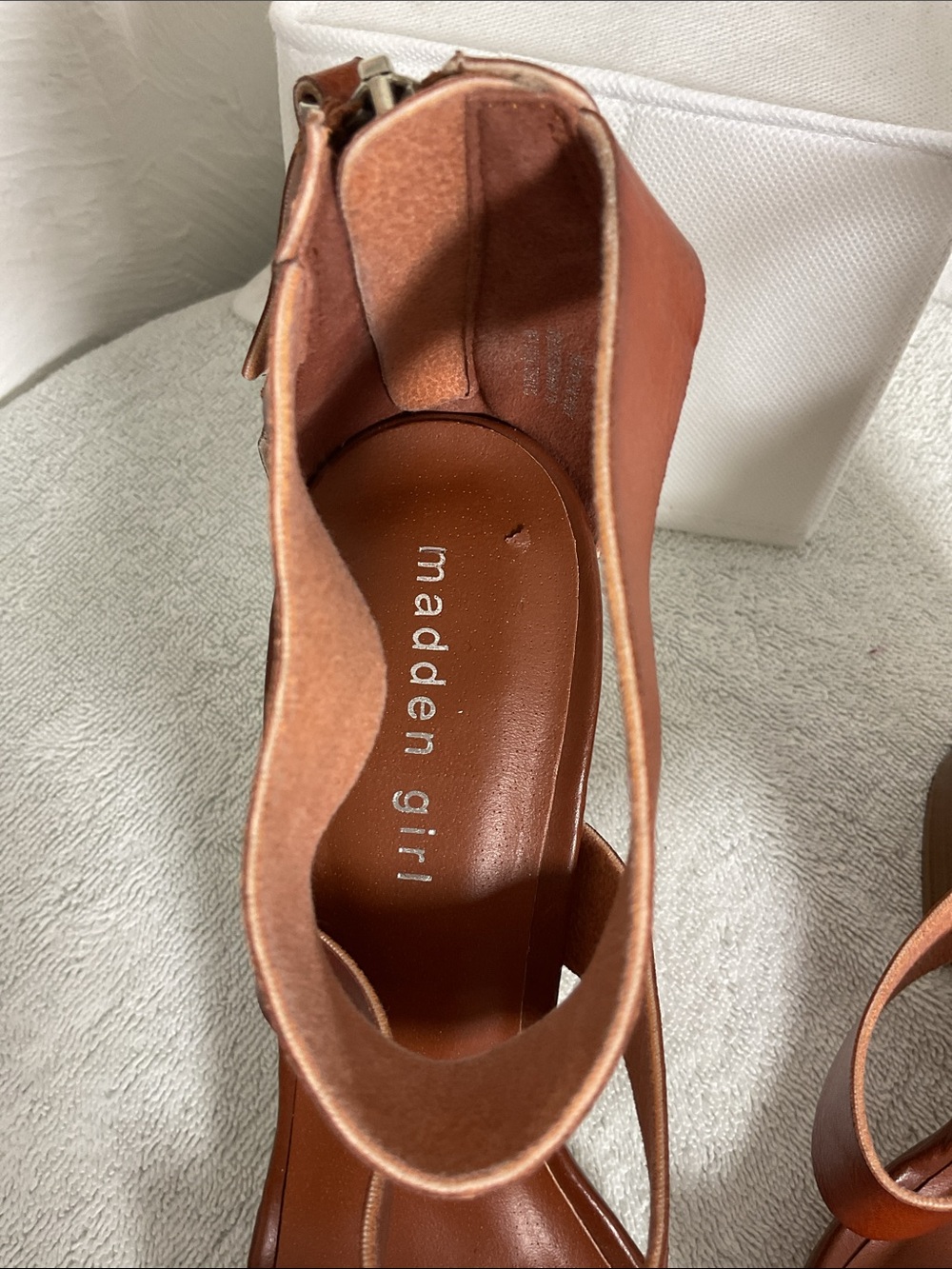 Madden Girl Clyde Cognac Tan Strappy Stacked Block Heel Sandals Size 9.5M - Picture 2 of 12